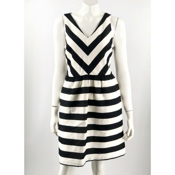 LOFT Dresses & Skirts - Ann Taylor Loft Dress Sz 10 Black White Fit Flare